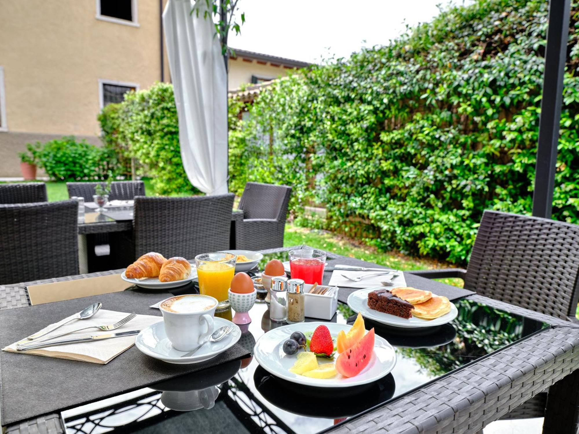 Villa Padovani Relais De Charme - Adults Only Pastrengo Exterior foto